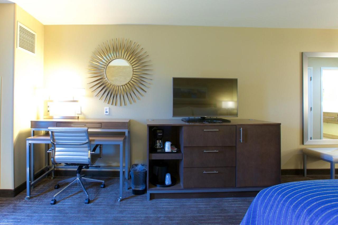 Holiday Inn Express Fargo Sw I94 Medical Center, An Ihg Hotel Екстер'єр фото
