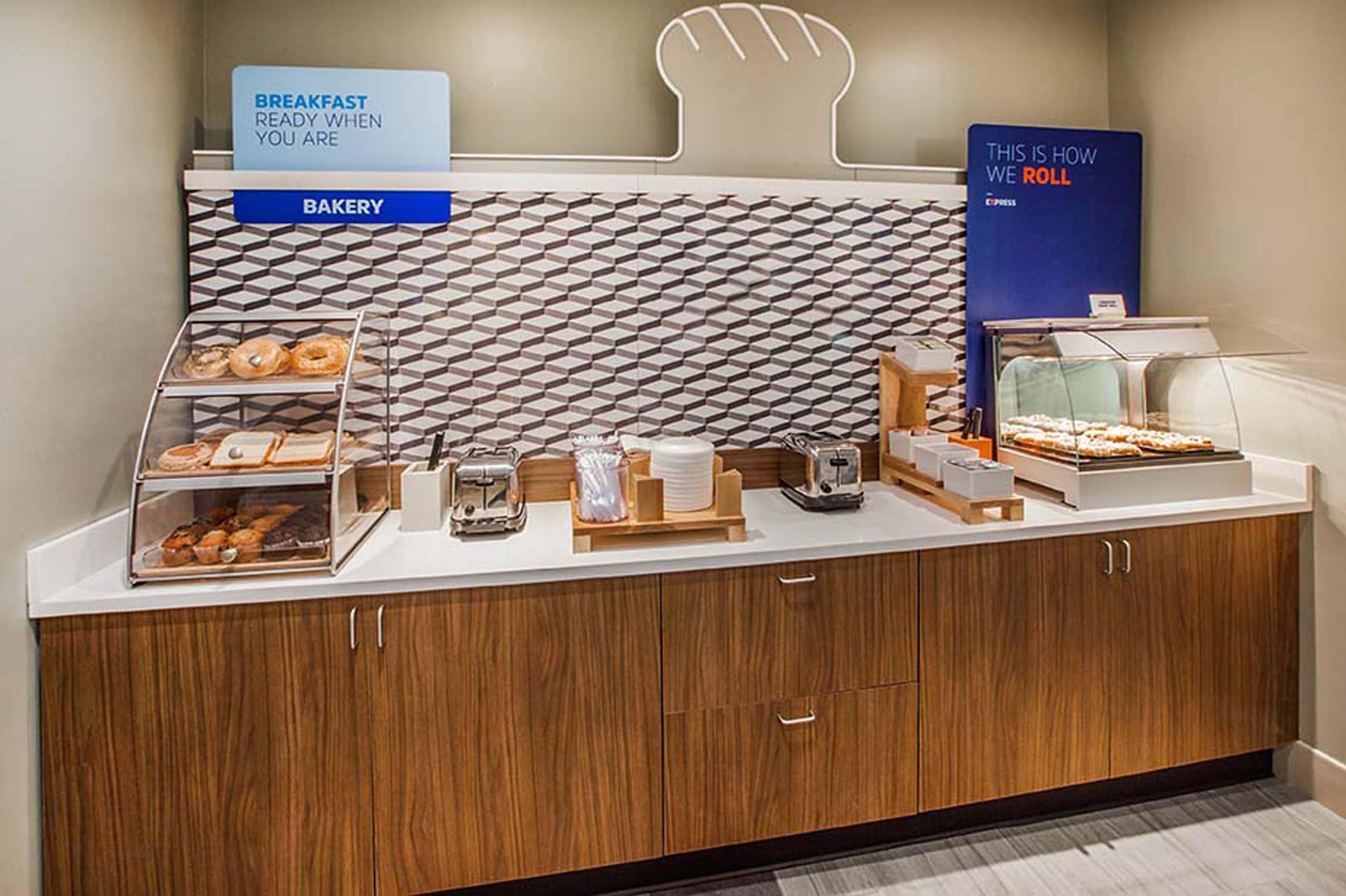 Holiday Inn Express Fargo Sw I94 Medical Center, An Ihg Hotel Екстер'єр фото