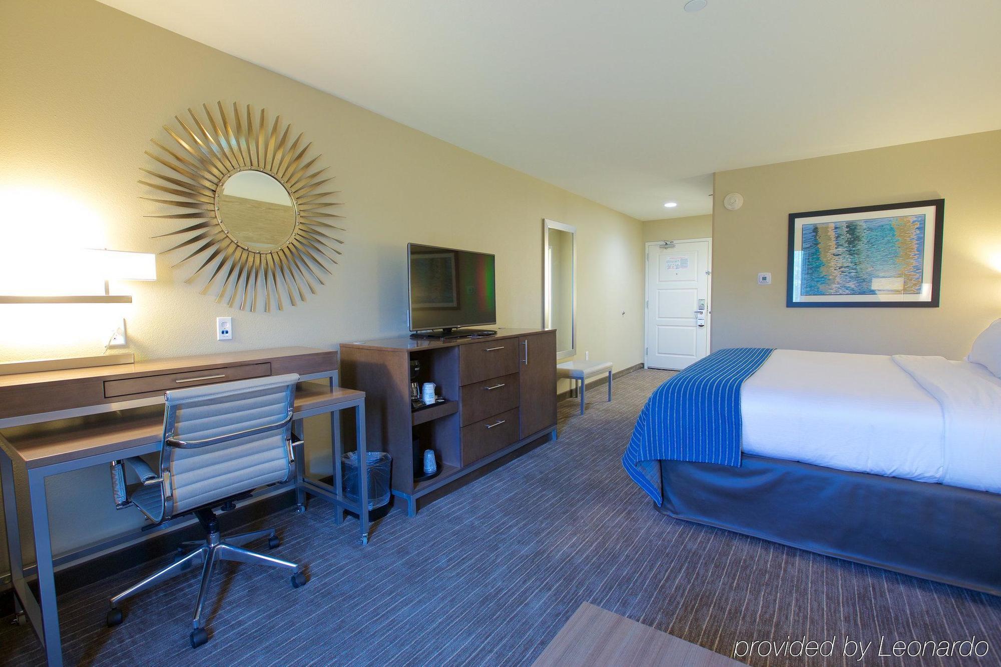 Holiday Inn Express Fargo Sw I94 Medical Center, An Ihg Hotel Екстер'єр фото